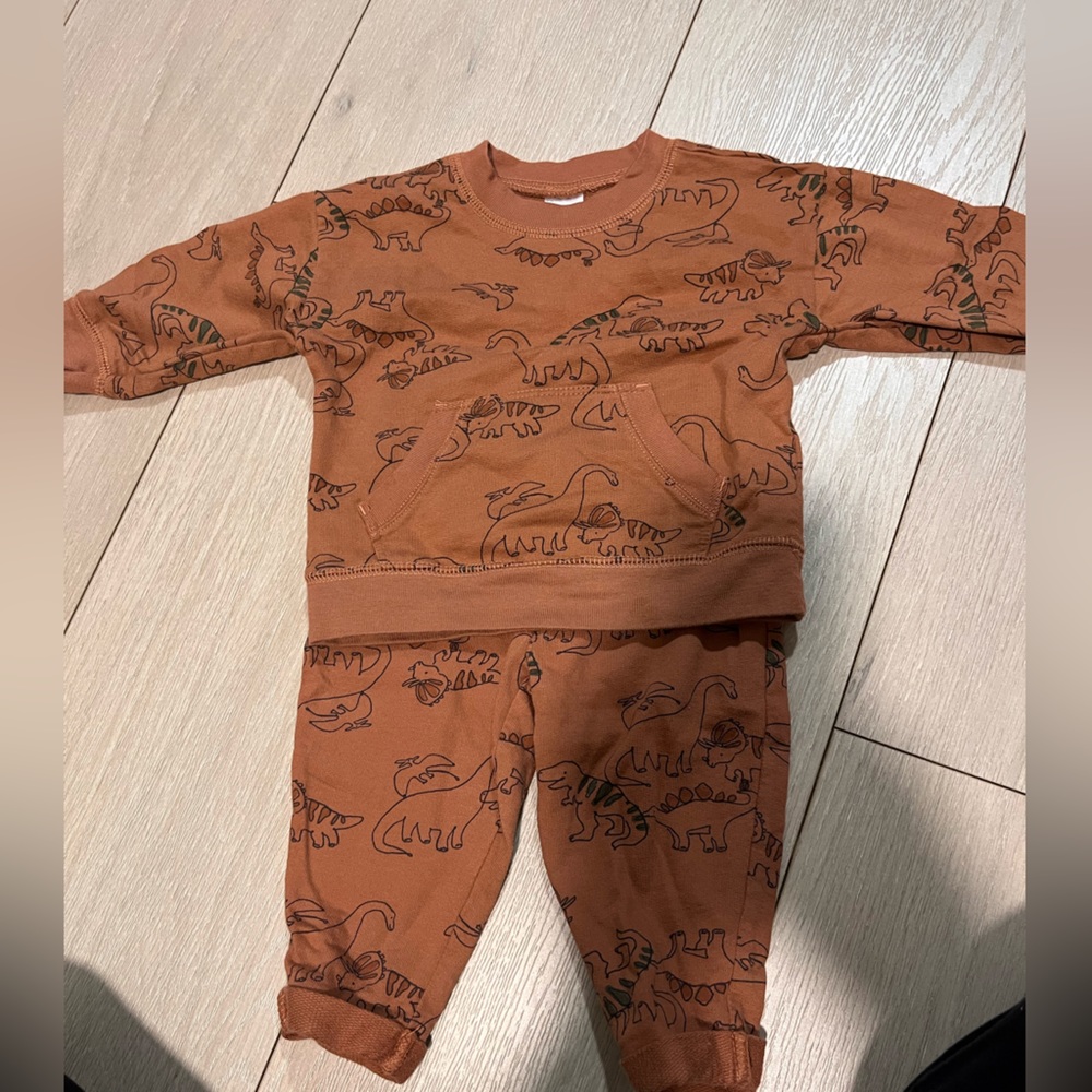Baby boy sweater set.
